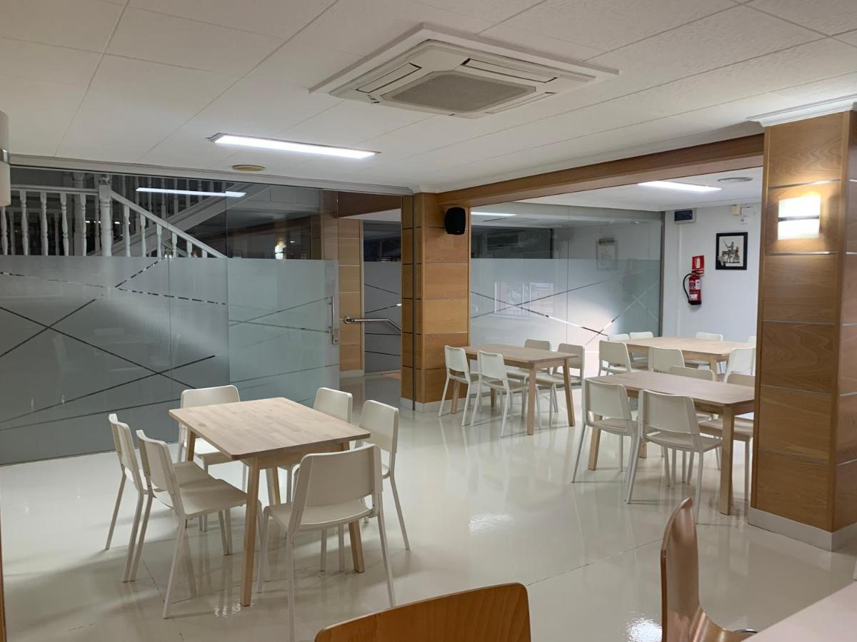 Hostal La Paz Ossa de Montiel Luaran gambar