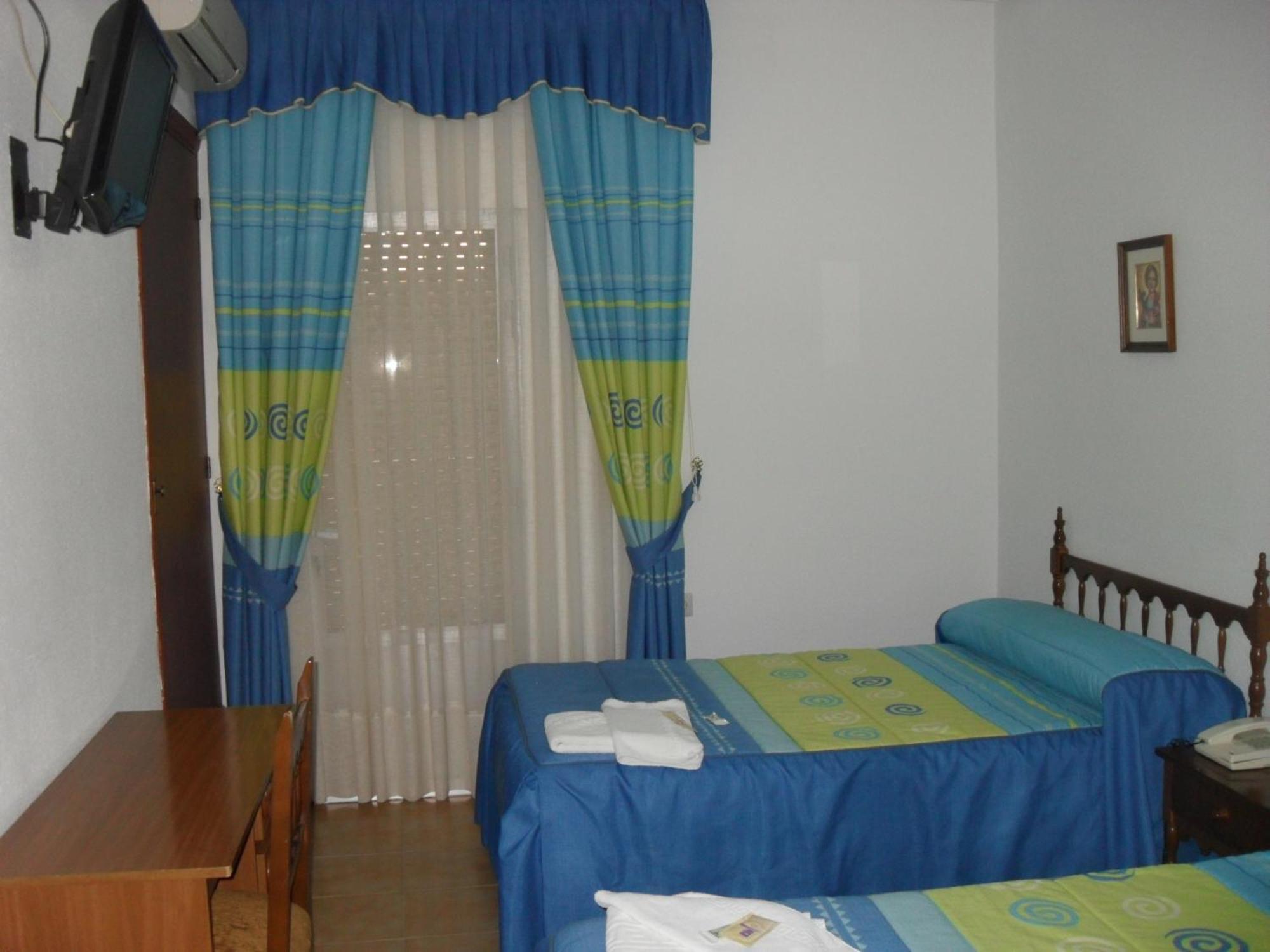 Hostal La Paz Ossa de Montiel Bilik gambar