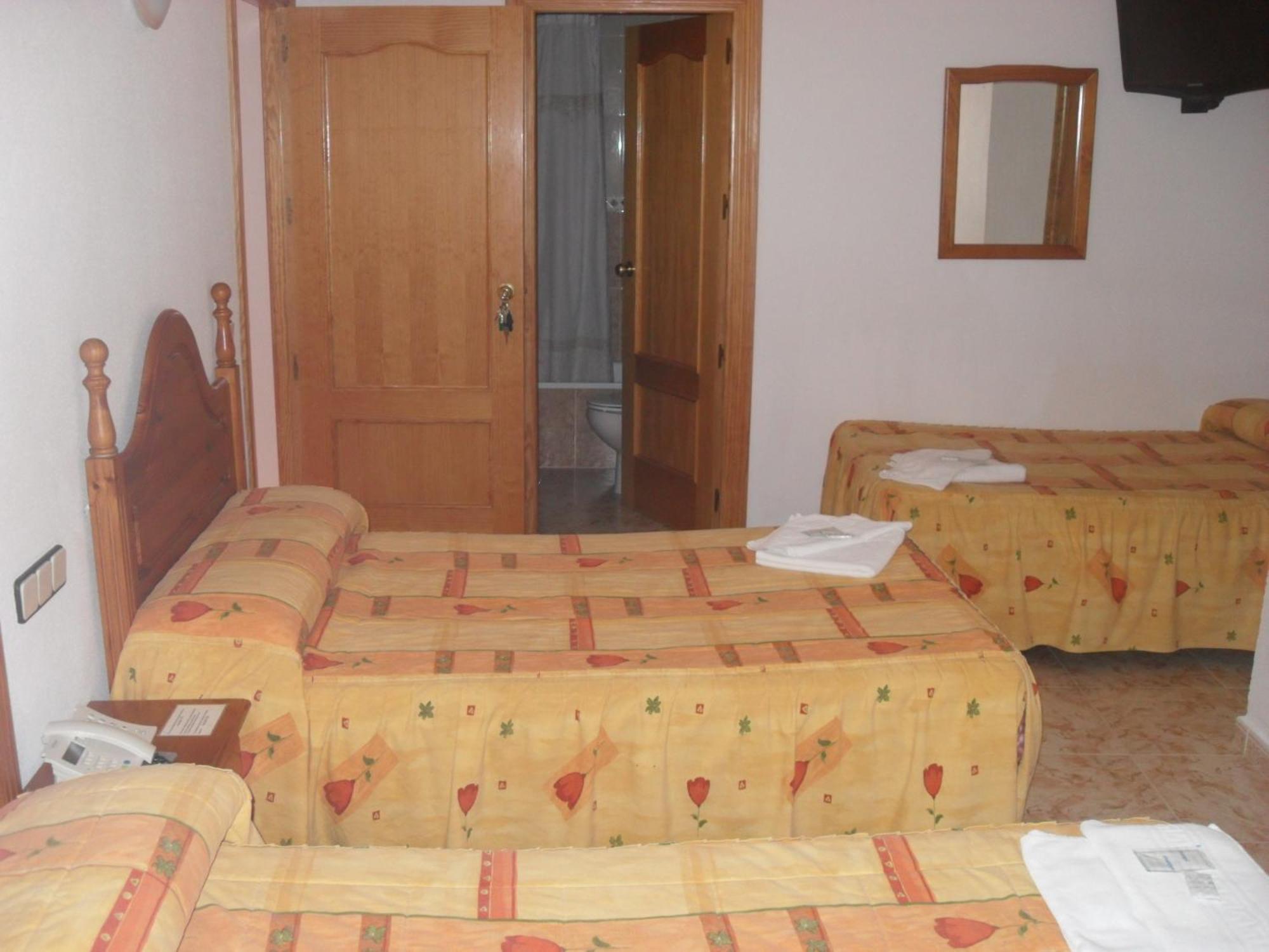 Hostal La Paz Ossa de Montiel Bilik gambar
