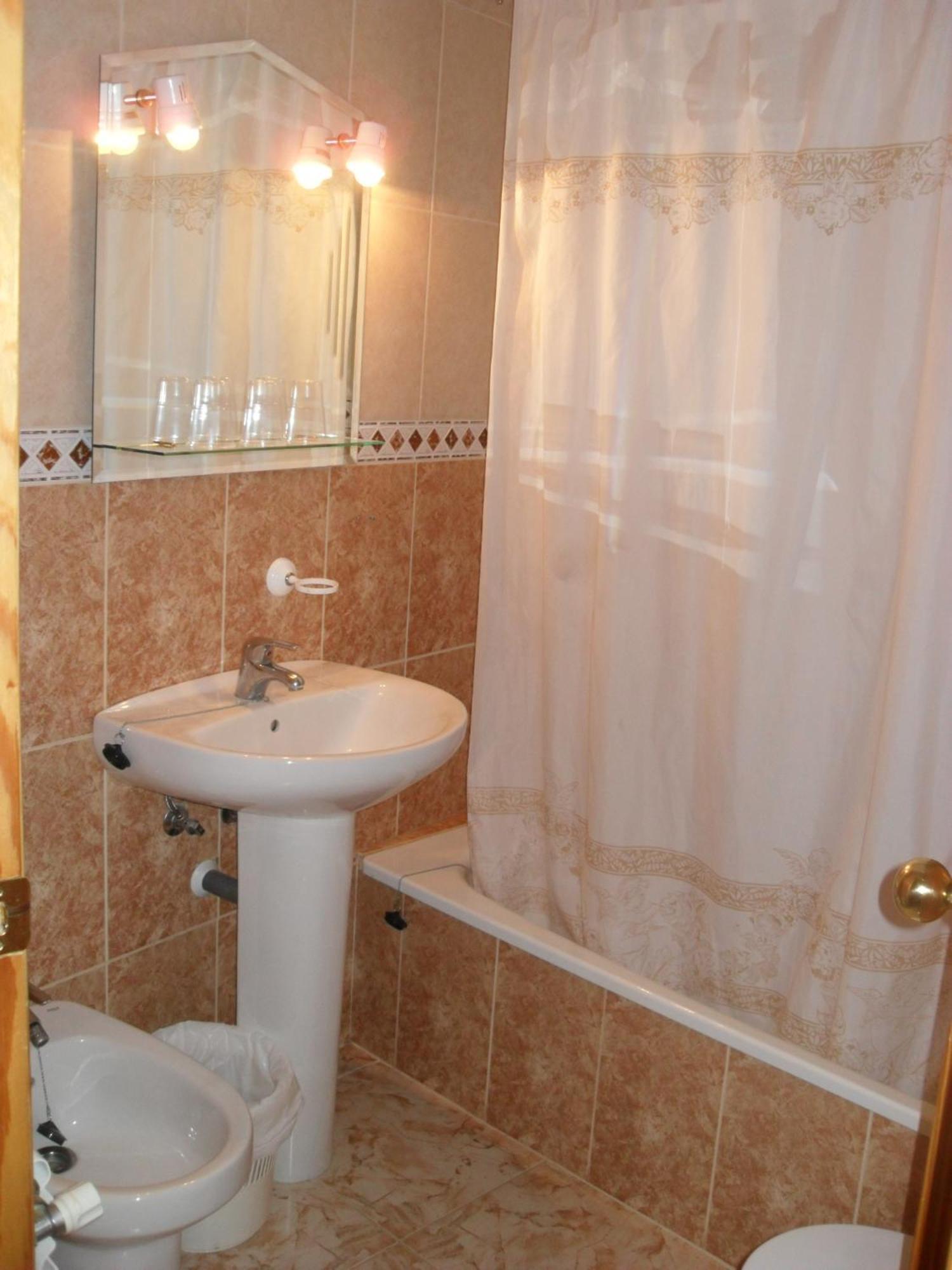 Hostal La Paz Ossa de Montiel Bilik gambar